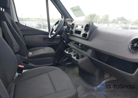 2020 Mercedes-Benz Sprinter 2500 Standard Roof V6 z USA, uszkodzony, nr VIN W1W4EBHYXLT033703